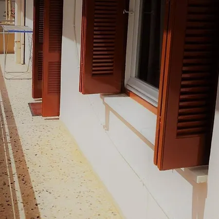 Ellis , Amperia , Crete شقة